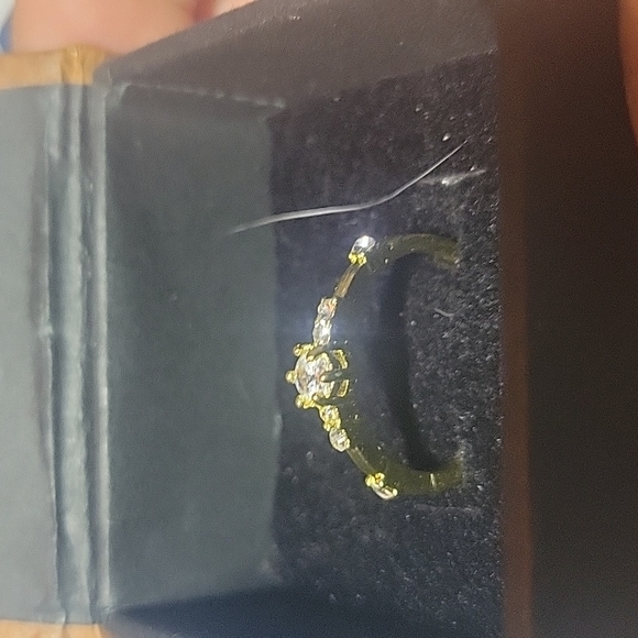 Elegant Simple 18K Yellow Gold Filled Cubic Zirconia engagement ring - Picture 2 of 2